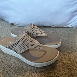 Clarks Cloudsteppers Women's Tan Sandals Size 9 with rhinestones.